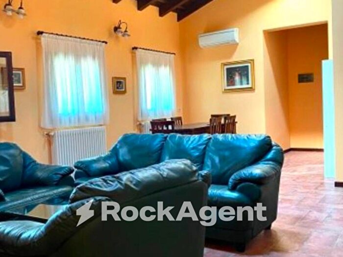 Appartamento trilocale in affitto in Via Abetone Inferiore, Centro, Maranello