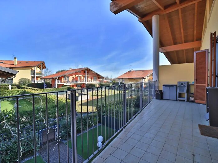 Appartamento quadrilocale in vendita in Via Martiri delle Foibe, Cornate DAdda