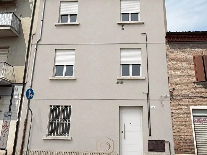 Appartamento trilocale in vendita in Via Arianuova, Ferrara