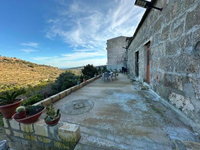 Casa con 5 locali in vendita in Via Angelo Cavarra, Noto