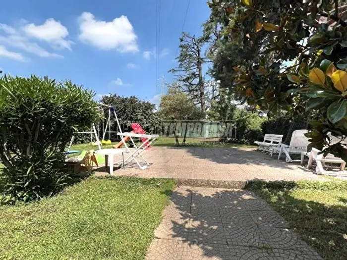 Casa con 5 locali in vendita in Via San Maurizio Al Lambro, Centro, Brugherio