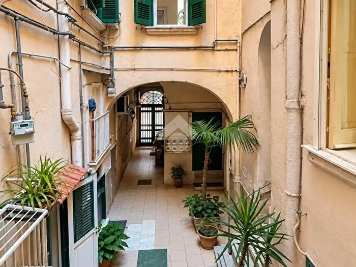 Appartamento bilocale in affitto in Via Santa Caterina da Siena, Napoli