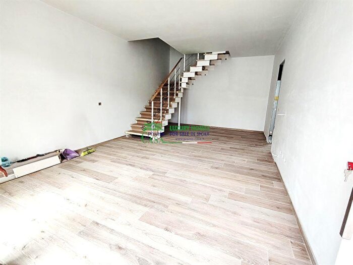 Casa con 8 locali in vendita in Via Eugenio Montale, Comiso