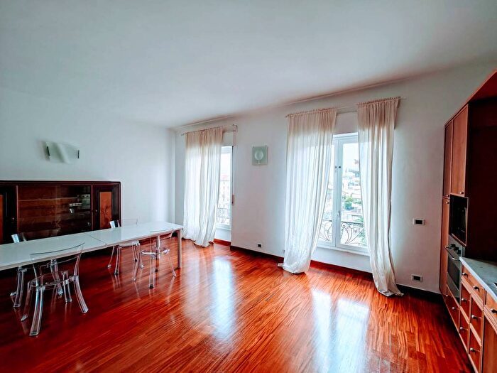 Appartamento quadrilocale in affitto in Corso di Porta Vittoria, Guastalla, Milano