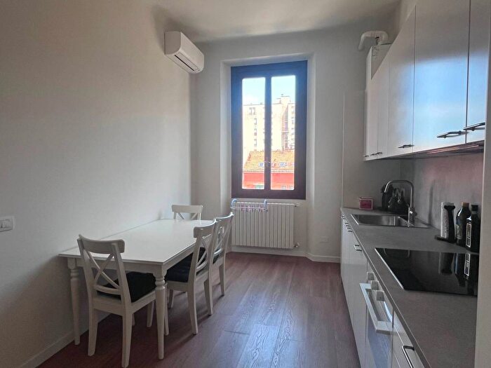 Appartamento bilocale in affitto in Alzaia Naviglio Pavese, Navigli Darsena, Milano