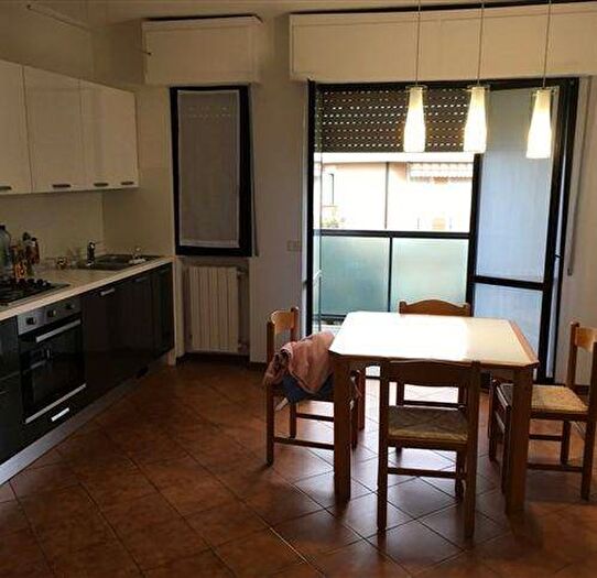 Appartamento trilocale in affitto in Marina di Massa Centro, Massa