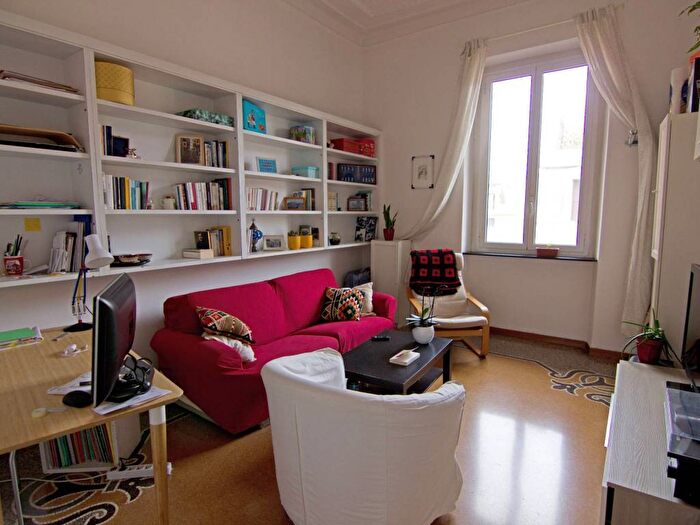 Appartamento trilocale in affitto in Via Luigi Lanfranconi, Quadrilatero, Genova