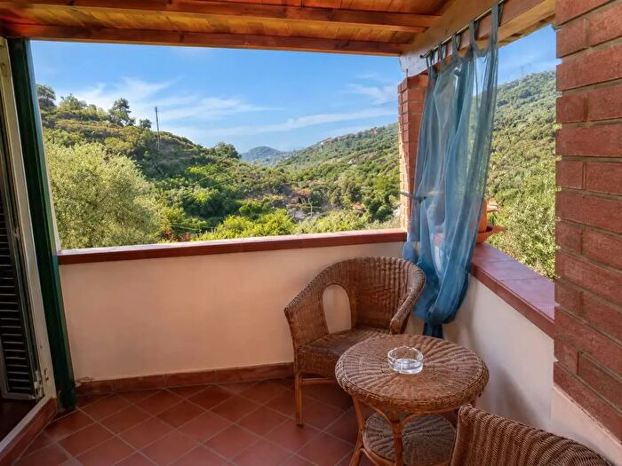 Casa con 5 locali in vendita in Borganzo, Diano San Pietro