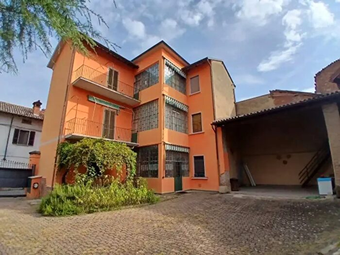 Casa con 6 locali in vendita in Via Vittorio Veneto, Redavalle