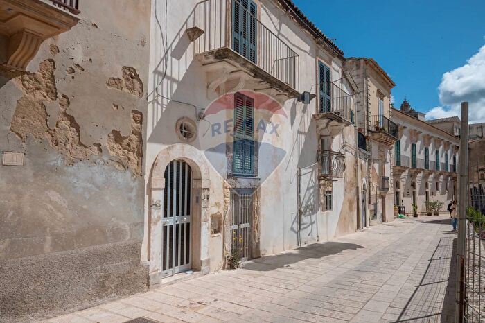 Casa con 12 locali in vendita in Via Torrenuova, Ragusa