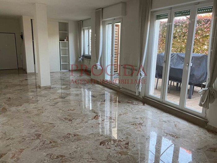 Appartamento quadrilocale in affitto in Via Friuli, Cadore, Milano