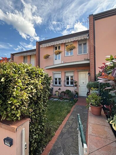 Casa con 8 locali in vendita in C, Lucca