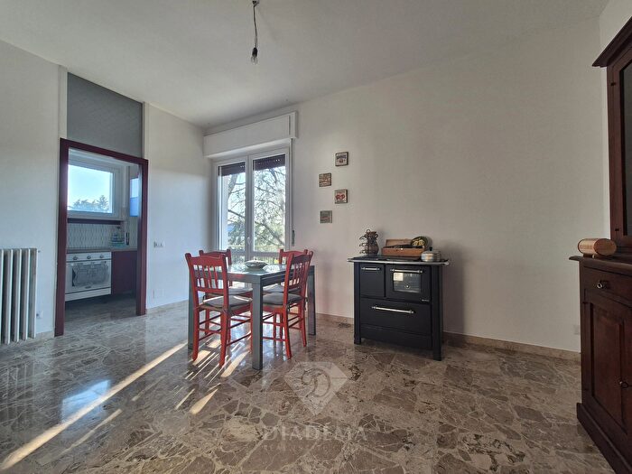 Appartamento trilocale in vendita in Via Pascoli, Besnate