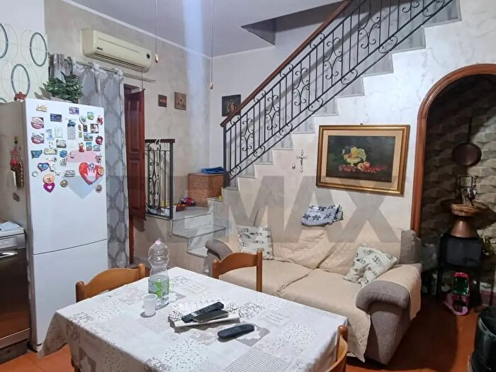 Casa con 6 locali in vendita in Paterno'
