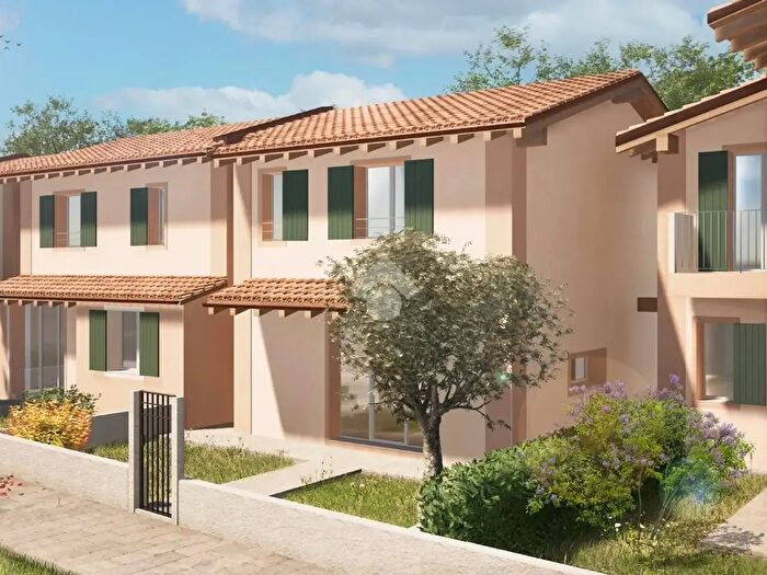Casa quadrilocale in vendita in Via Barni, Dovera