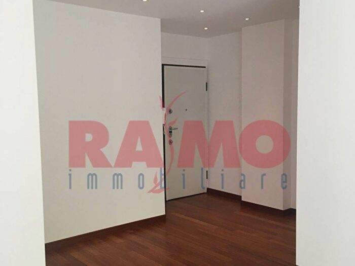 Appartamento quadrilocale in affitto in Via Messina, Cenisio, Milano