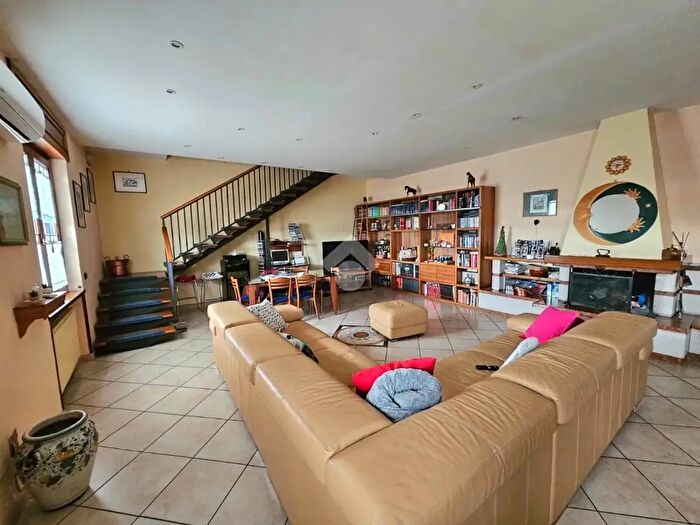 Appartamento con 6 locali in vendita in Via Galileo Galilei, SantAntimo