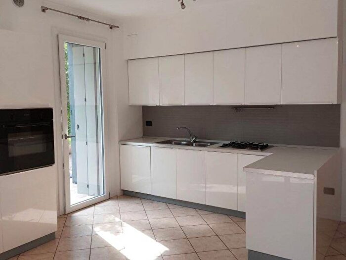 Appartamento trilocale in affitto in Via Santa Caterina da Siena, Centro, Montebelluna