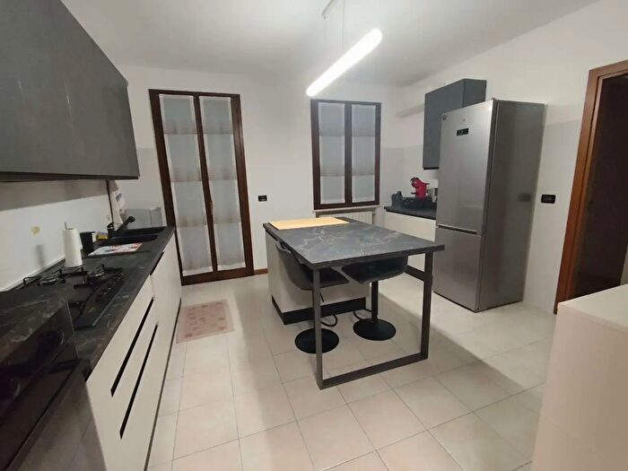 Casa quadrilocale in vendita in Goito