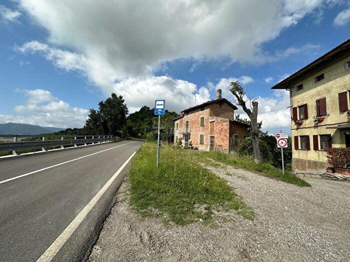 Casa trilocale in vendita in Via P Giardini Nord, Serramazzoni