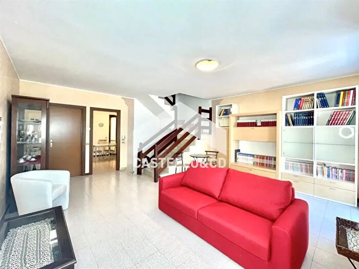 Casa con 5 locali in vendita in Via Andreis, Desenzano Del Garda