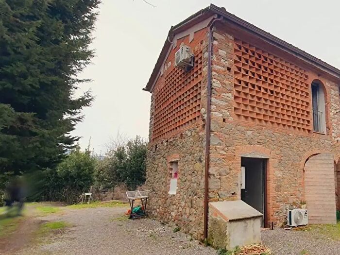 Casa trilocale in vendita in Via Stradone di Camigliano, Capannori