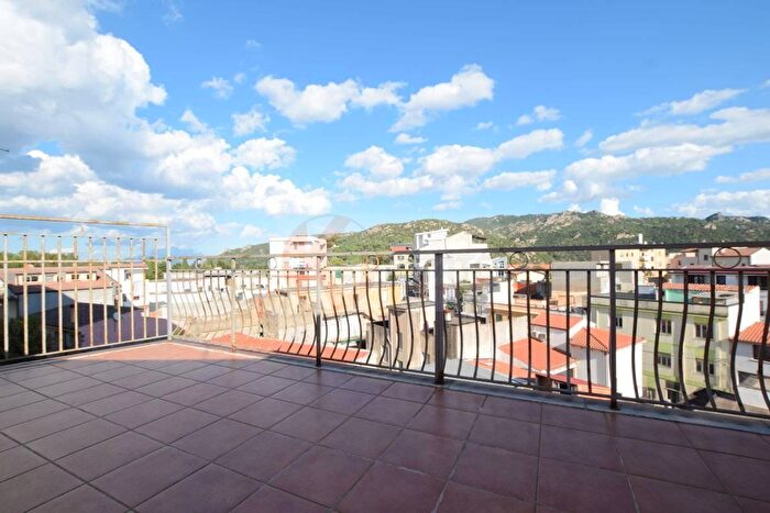 Appartamento con 6 locali in vendita in Via Ballero, Nuoro