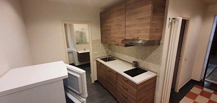 Appartamento quadrilocale in affitto in Piazza Giuseppe Grandi, Plebisciti Susa, Milano