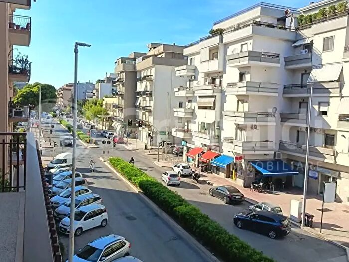 Appartamento trilocale in vendita in Piazza Dott Alfredo Albanese, Trani