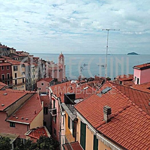Appartamento trilocale in vendita in Lerici
