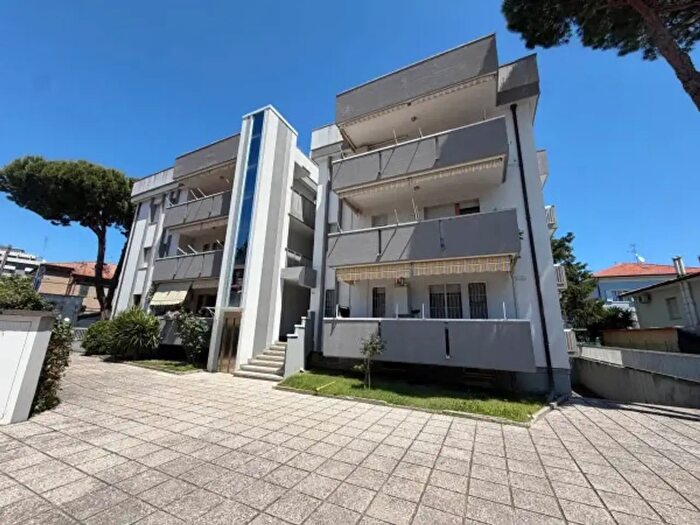 Appartamento quadrilocale in vendita in Viale Daniele Manin, Riccione