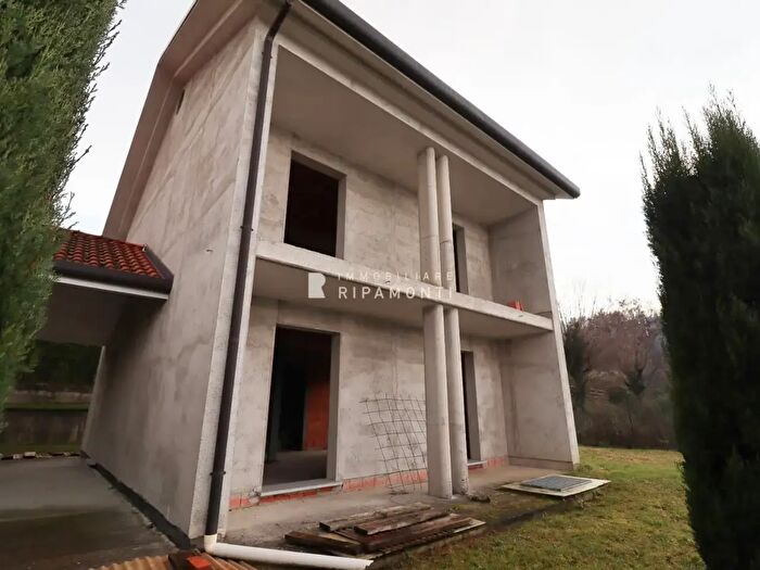 Casa con 5 locali in vendita in Via Piave, Oggiono