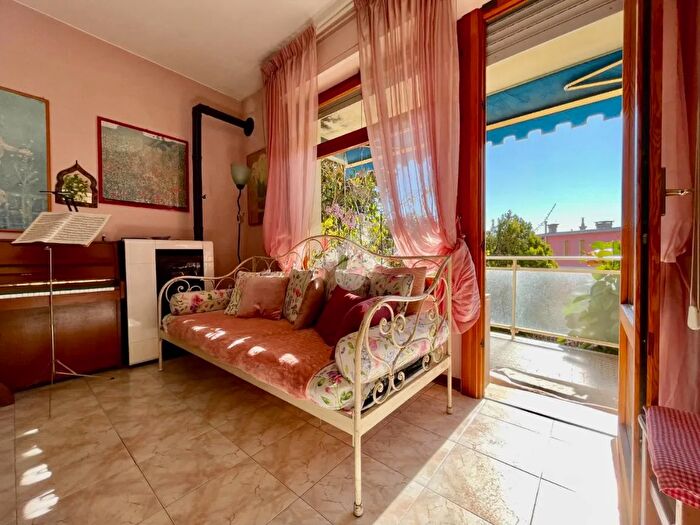 Appartamento trilocale in vendita in Via Privata Flesia, Sanremo