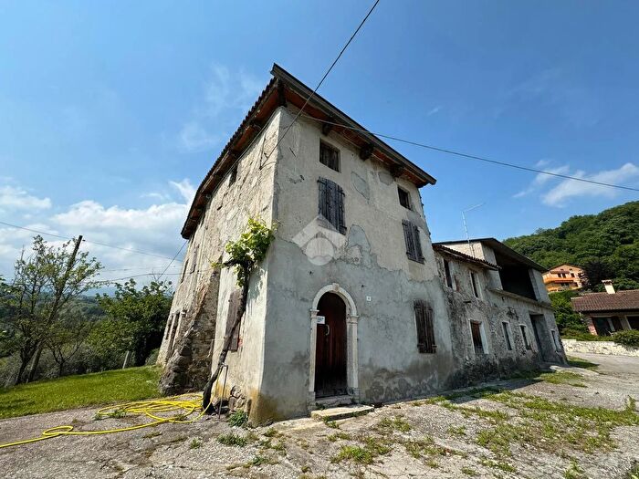 Casa con 5 locali in vendita in Via Fogliati, Colceresa