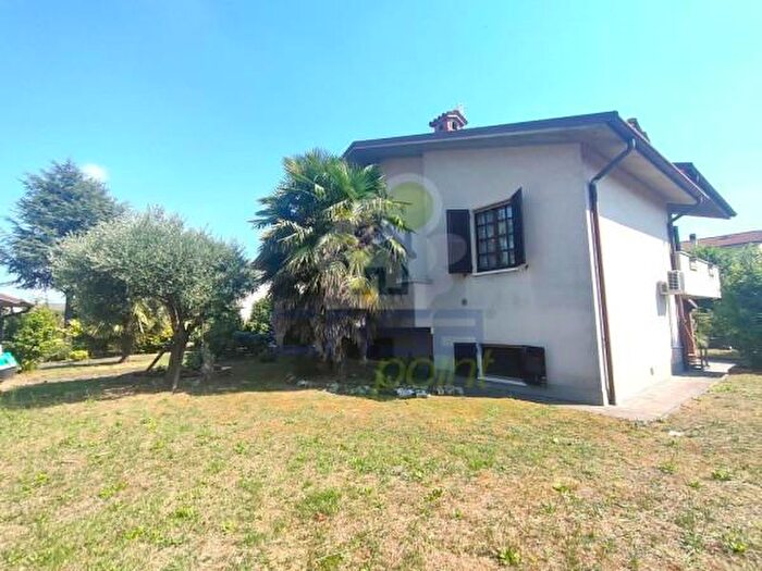 Casa con 6 locali in vendita in Via Alessandrini Emilio, Piadena Drizzona
