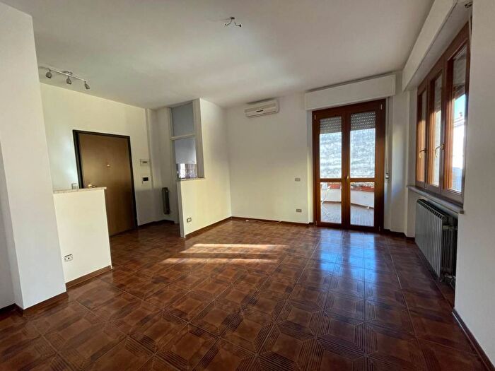 Appartamento trilocale in affitto in Via Cesare Beccaria, Piscina, Legnano