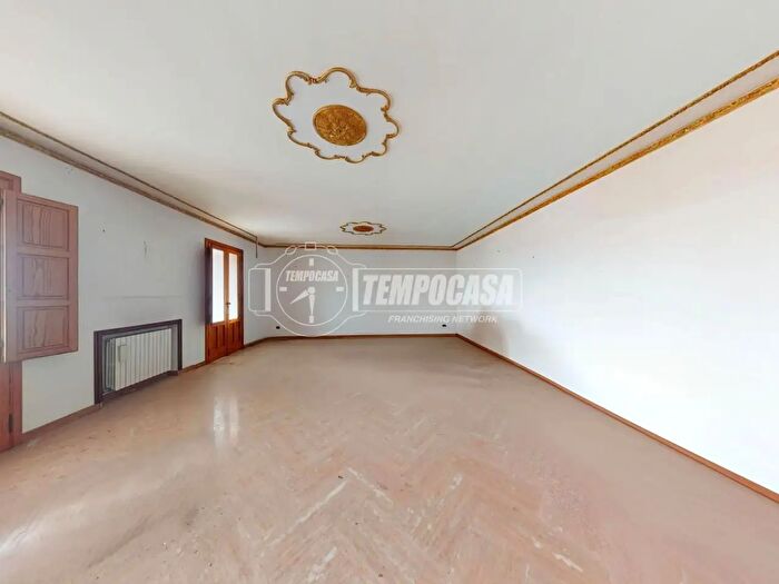 Appartamento con 8 locali in vendita in Via Corigliano, Galatina