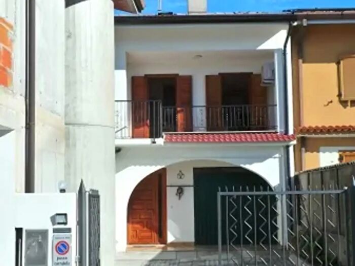 Casa con 6 locali in affitto in Via Avilla, Buja