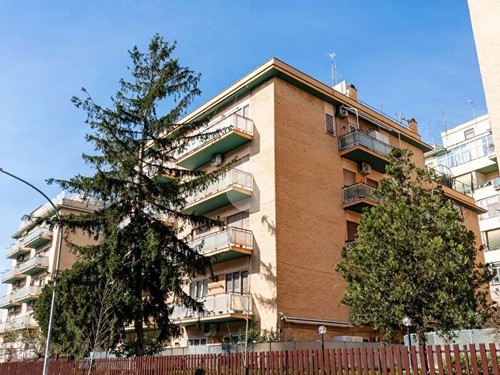 Appartamento trilocale in vendita in Via Mattia Battistini, Roma