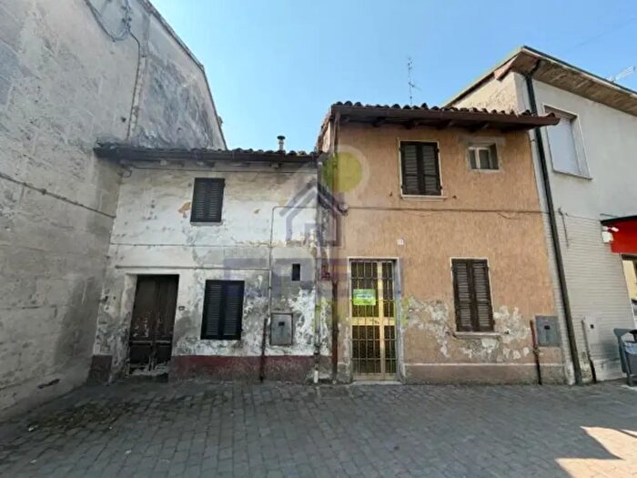 Casa bilocale in vendita in Via Umberto I, Castelnuovo Bocca D'Adda
