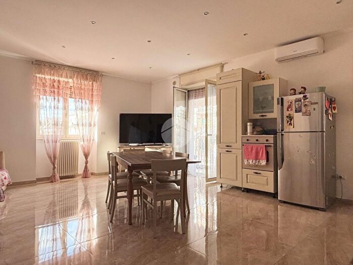 Appartamento con 5 locali in vendita in Viale Beccarini, Manfredonia