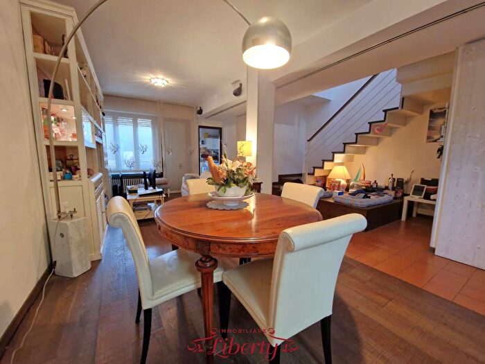 Casa con 5 locali in vendita in Viareggio