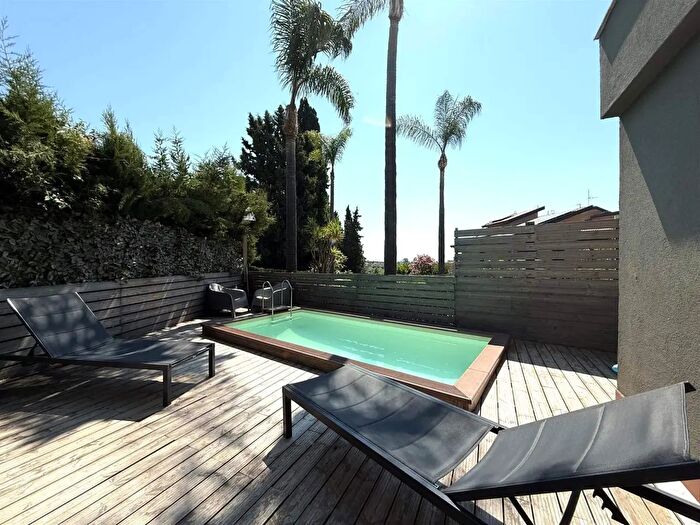 Casa con 10 locali in vendita in Catania