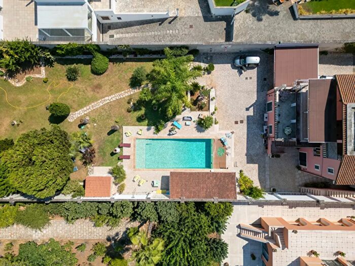 Casa con 15 locali in vendita in Via Rapolla, Lecce
