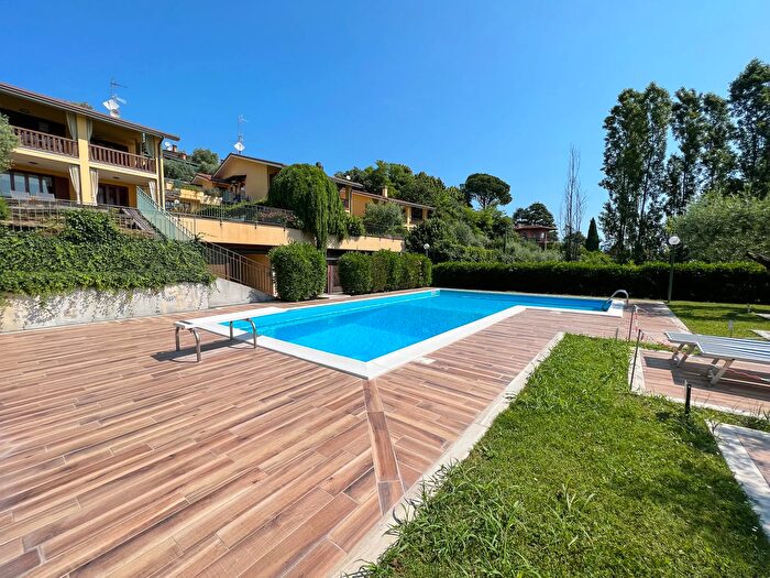 Appartamento con 6 locali in vendita in Via Enrico Fermi, Soiano Del Lago