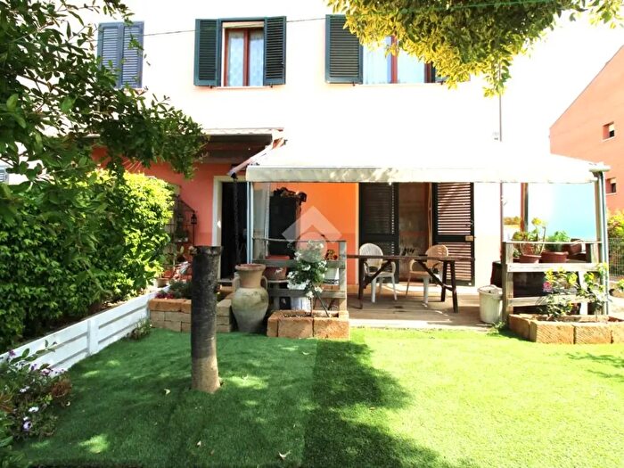 Casa con 5 locali in vendita in Via Tolentino, Cesena