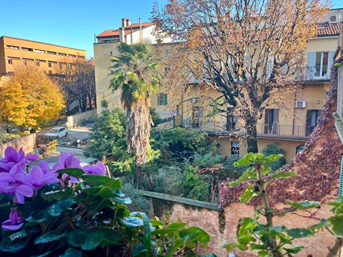 Appartamento con 5 locali in affitto in Via San Felice, San Felice, Bologna