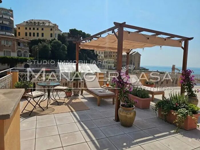 Appartamento quadrilocale in vendita in Via Giuseppe Casaregis a, Genova