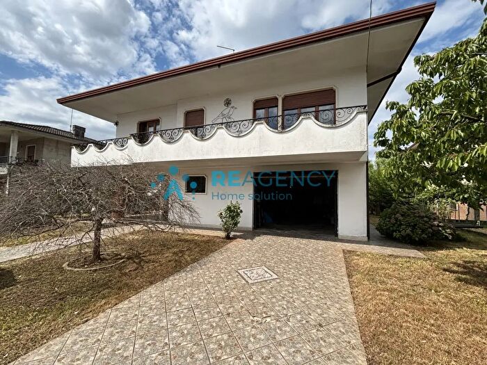 Casa quadrilocale in vendita in Via Giuseppe Verdi, Creazzo