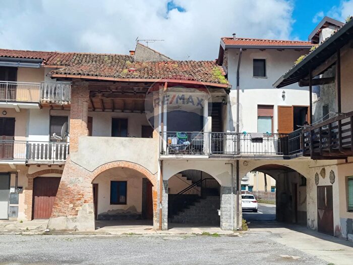 Appartamento con 5 locali in vendita in Via Conciliazione, Bonate Sopra